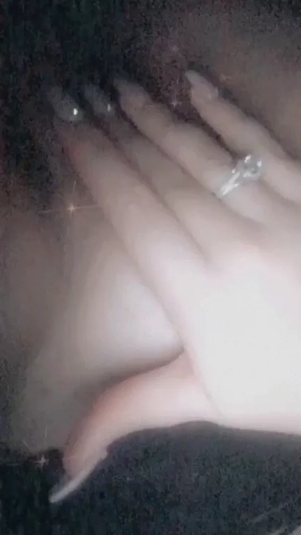 Wish I Had a Buddy to Finger My Juicy Pussy 😩💦