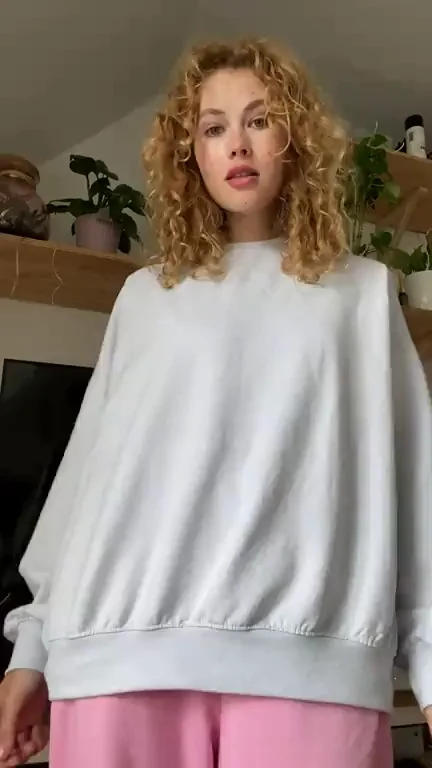What baggy clothes hide ?