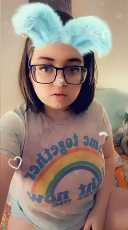 Hey stoner babes. If you wanna know more about me, check out my profile. ??? DM me. Ask me anything. I make x2 smoking videos every day in lingerie or nude, and make a smoking video for every new fan! ????