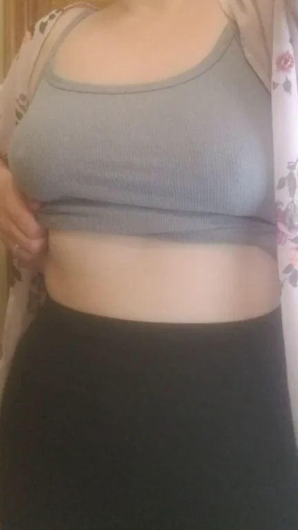 Thick MILF's Giggling Titty Drop Fail Turns into Jiggly Boob Reveal