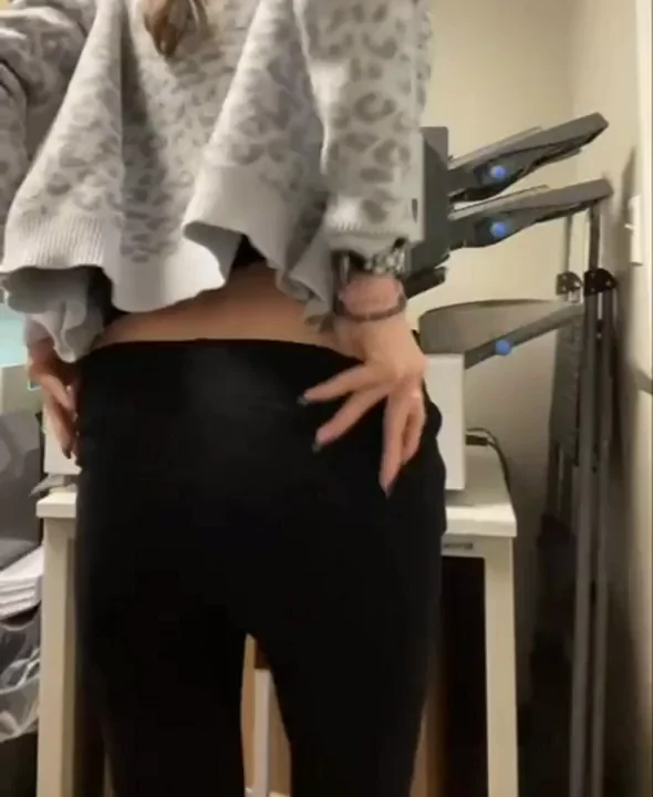 Feeling Like Anal Rella 🍑📸 Gaped Hole at Work Copier 😈