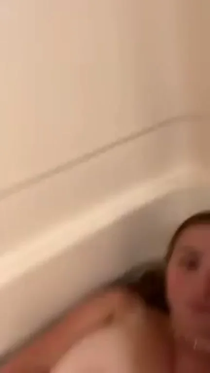 Rub-a-dub-dub Great Boobs in the Tub