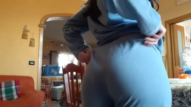 Thick Amateur Slut in Tight Shorts Taunts: No Guy Lasts 5 Mins With My Pussy!