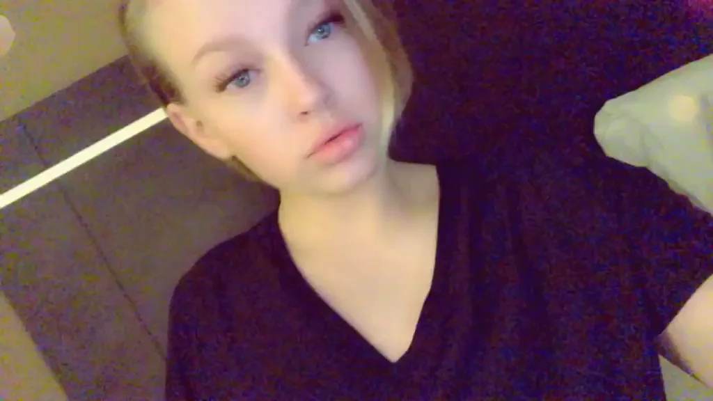 Am I Your Type? 🔥 Short Hair Slut Flashes Pierced Tits 😘