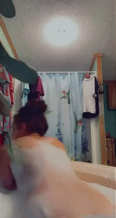 Tiny Tub Ass Shaking Slut Show 💦🍑