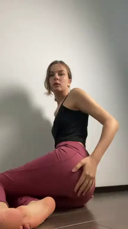 I want to let one lucky Redditor cum on my ass multiple times