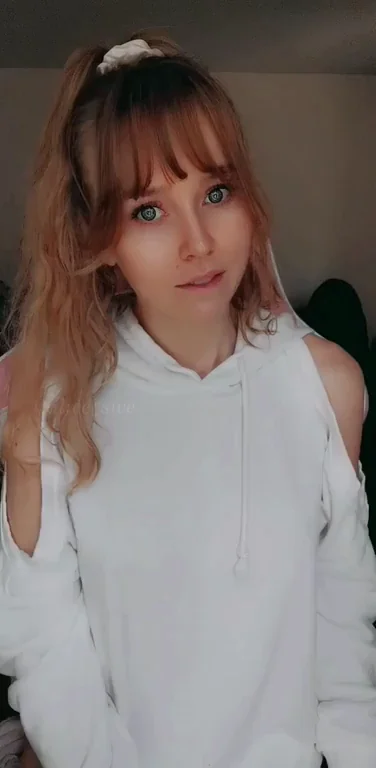 No bra no problem ?
