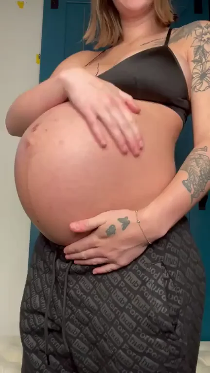 Preggo MILF's Belly Contractions Tease 😈🤰💦