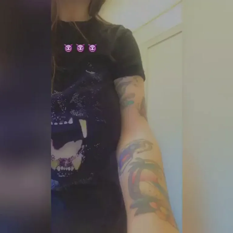 Lonely Busty Babe's Massive Tit Bounce Tease 💥🍈🍈