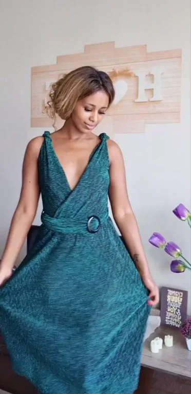 Peel Me Outta This Tight Dress? 😈🍑