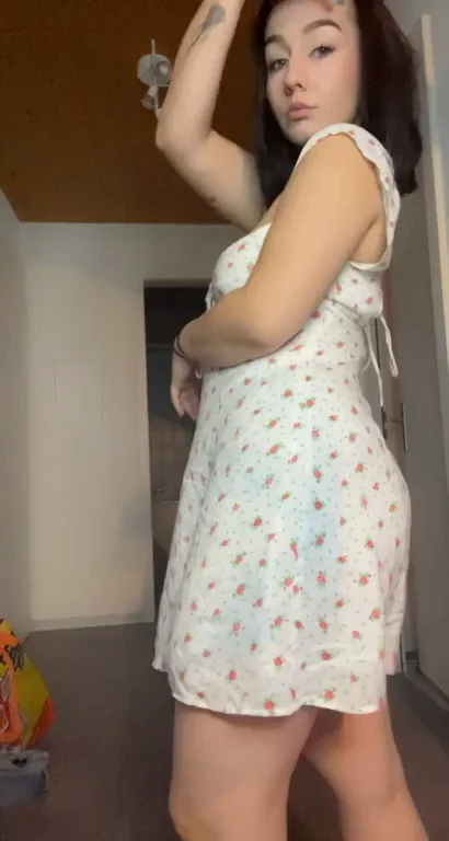 (18) Too shy and insecure for posting nudes... Hope you still like my video?