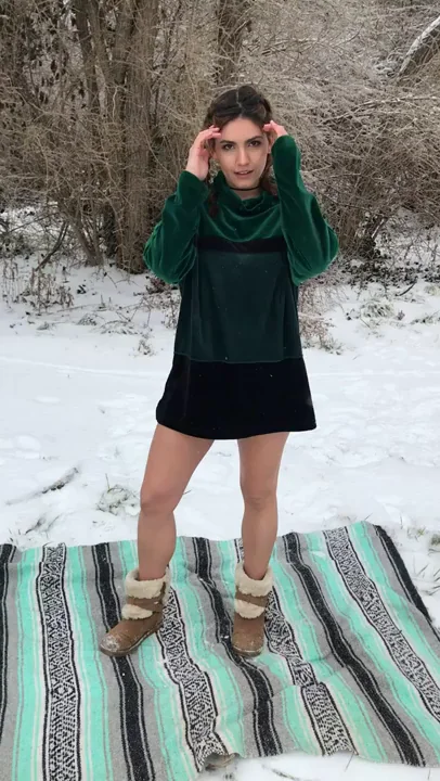 Petite Slut's Snowy Park Strip Tease 😈❄️👙➡️🔥