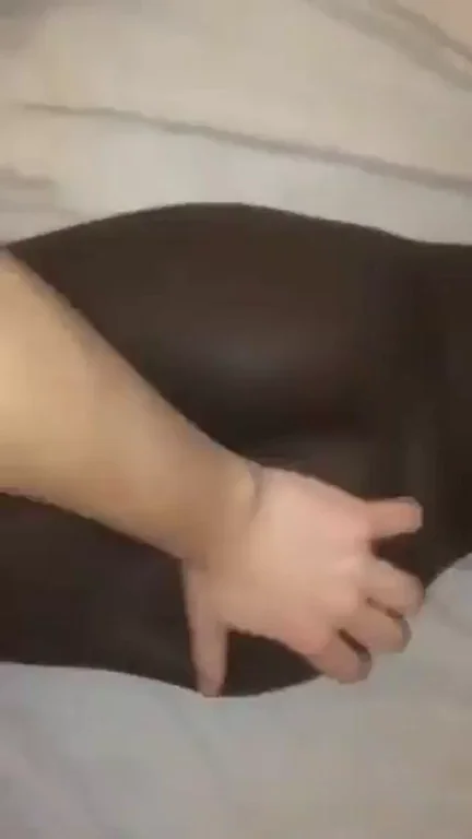 Pretty Ebony Pussy Spread Wide 😍🍑