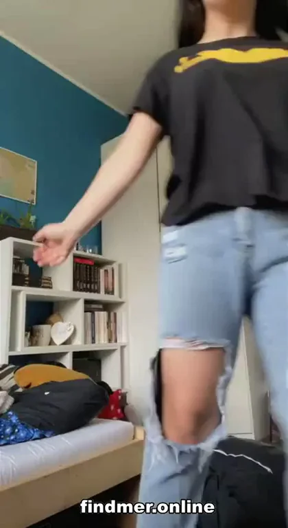 🔍 Batman Shirt Slut Teases Her Juicy Pussy & Massive Tits 🍑💦