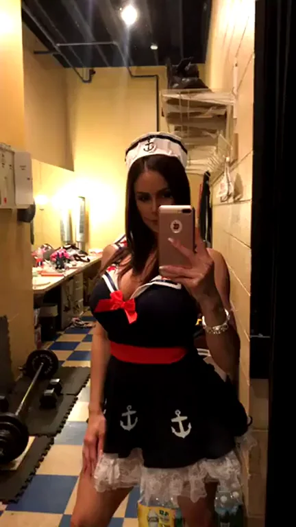 Mom keeps sending me snaps (53)