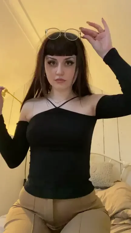 Work Can't Stop This Kawaii Slut's Vibe Cravings 😍🔥