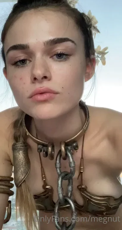 🔥 M4gnut's Slutty Cameltoe Tease in Chains & Crowns 💦