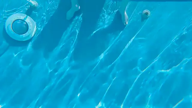 🍑 PAWG Slut Splashing Her Juicy Ass in the Pool 💦🔥