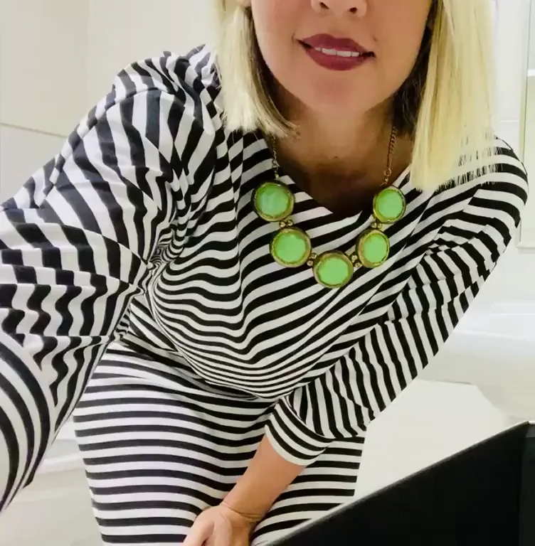 Have you ever fantasized about looking up the teacher’s skirt? Let me help you out with that. [f]40