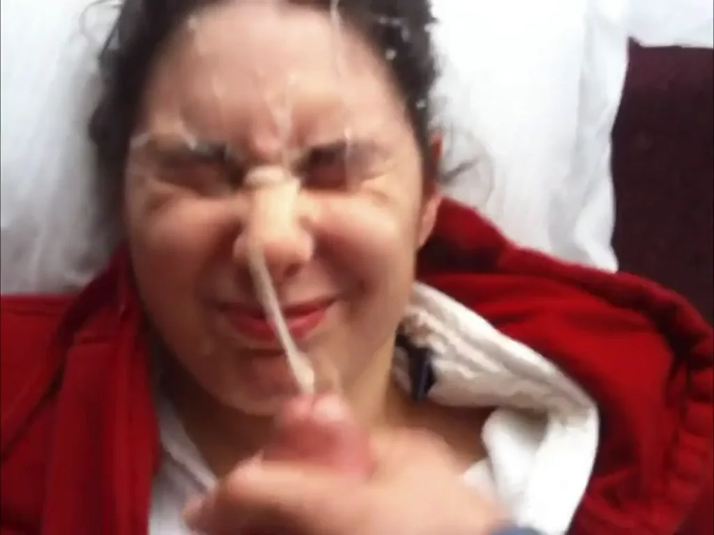 Toothy Slut Amateur's Face Gets Epic Cum Plastering 💦😈