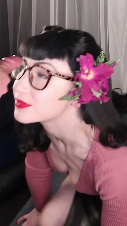 Secretary Slut Takes Boss's Thick Oral Dictation 💦👅🌺