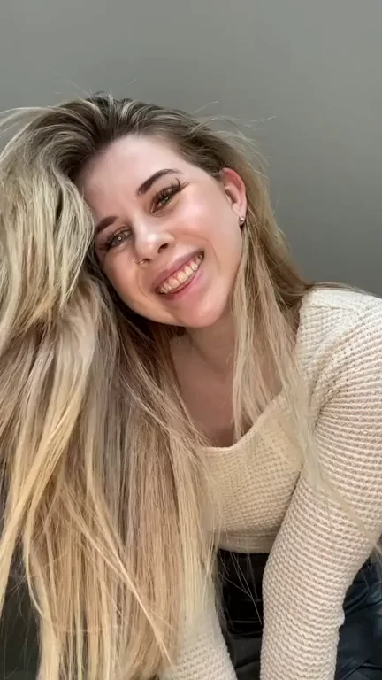 Wait for her ? ( her free album in the comment )