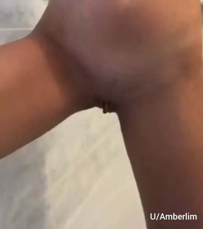 How a girl pee