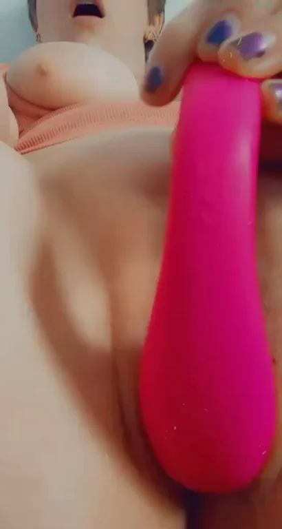 Watch Me Squirt with This Head-Sized Pink Toy? Cum Join! 💦🍆