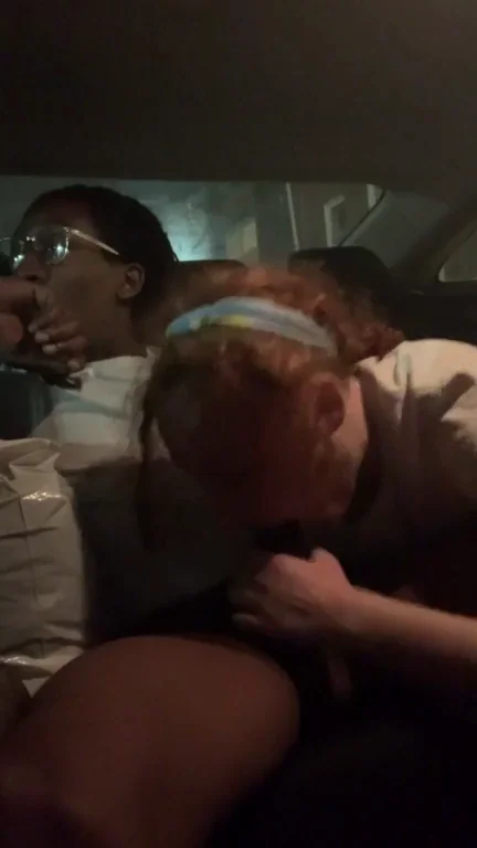 Black dude banging a chubby white girl in the car in the night