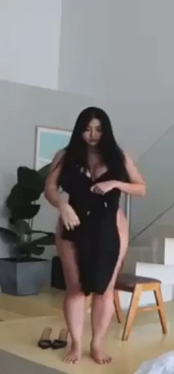 Love big booty Korean girls wearing tight clothes ?