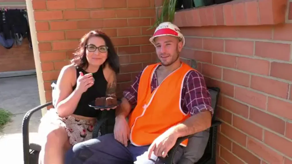 🔥 MILF Pays Handyman with Juicy Pussy Ride 💦