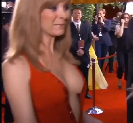 I didn’t know Lisa Kudrow was this stacked