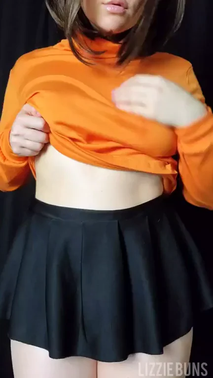 Velma's Hard Nipple Titty Drop Tease 😈🍈🍈
