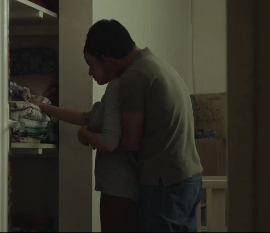 Paulina Gaitan groped in Territorio (2020)