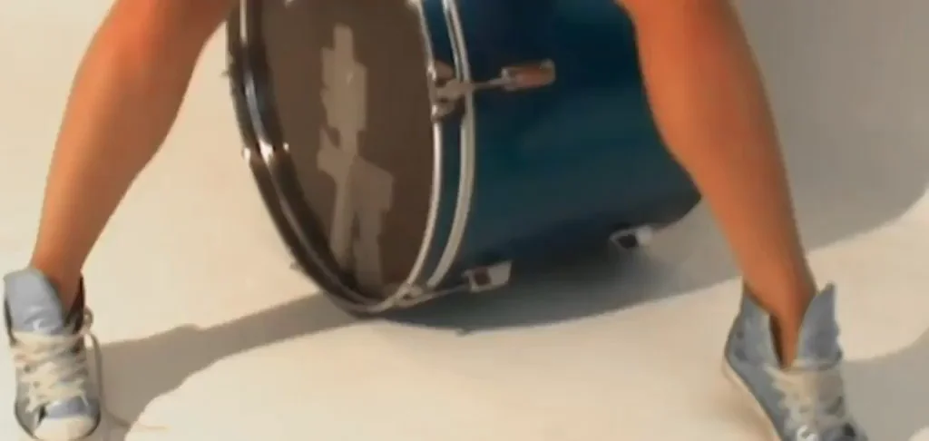 🍑 Lucy Pinder's Massive Tits Tease on Drum Set 😈