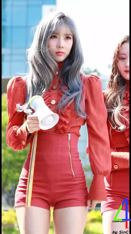 Dreamcatcher - Yoohyeon Thigh Gap