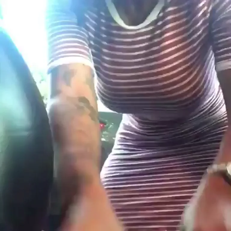 🍑 Ebony Babe's Dress-Clinging Booty Twerk in Car 🔥
