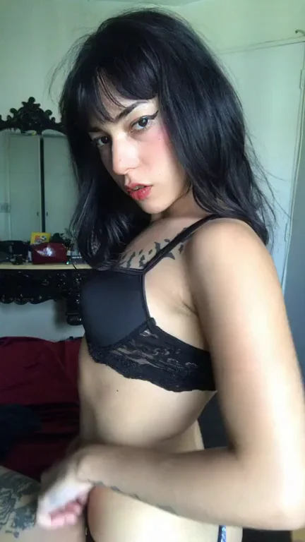 Goth Babe's Winking Ass Tease Drives You Wild