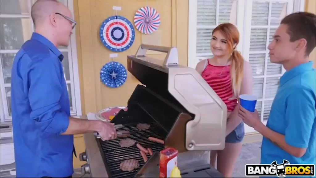 🔥 Mom's Patriotic BBQ Turns into Naughty Independence Fuck Fest 💦🇺🇸