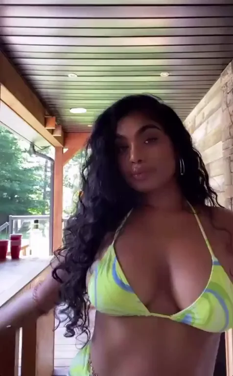 Appletrib's Slutty Bikini Tease: Jerk to Her Curvy Brown Goddess Vibes
