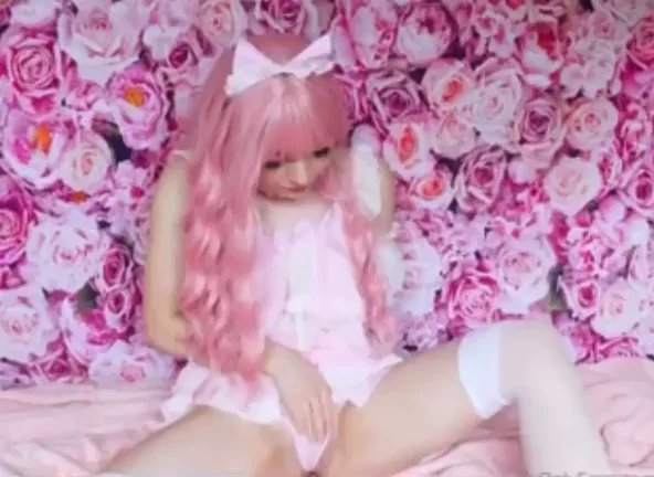 Pretty in Pink? Cute Egirl Teases Her Pussy 😍💖