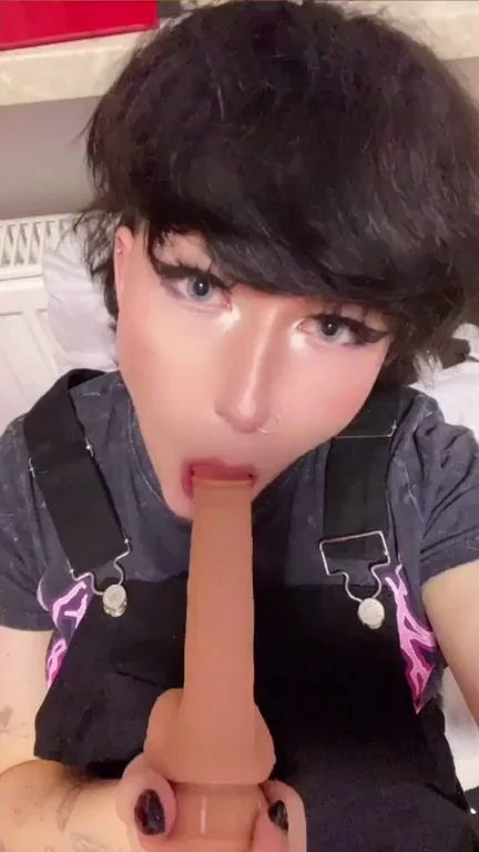 i want to suck your cock like this ??