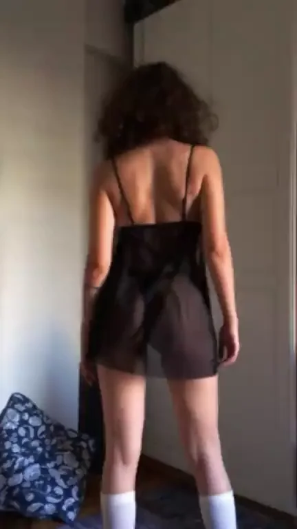 Sit on Your Face? 😈🍑 Skinny Slut Tease