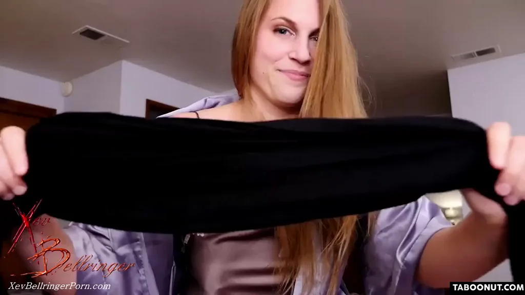Xev Bellringer, Princess Leia - Daughter Teaches Mom How to Suck Dick