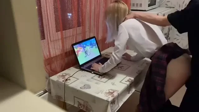 Schoolgirl just wanted to play Genshin Impact