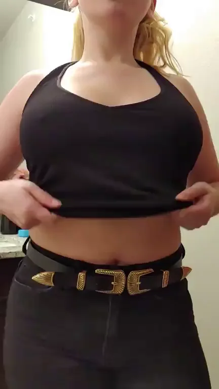 I start every night out by dropping my tits, as is tradition!