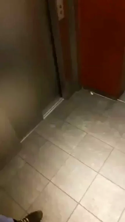 Elevator Cumslut Heaven 😈🍆💦