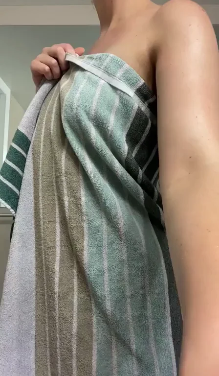 oops, my towel slipped right off ? just can’t help but be naked