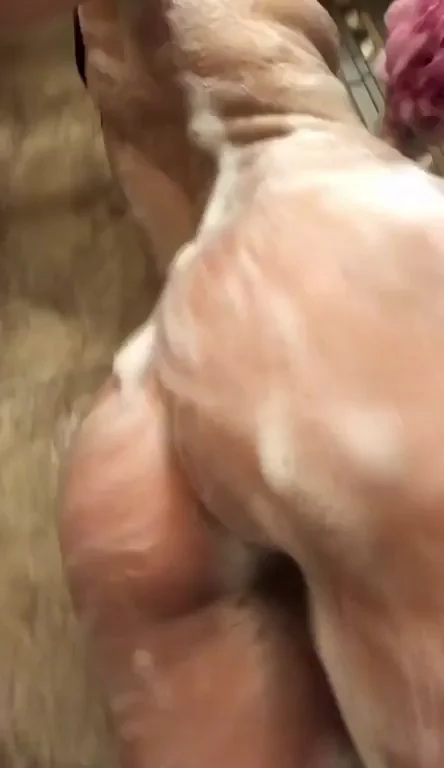 (F)un facts: I’m drunk, you’re horny, it’s a new year… and I’m shaking my tiny, soapy ass cheeks. Cheers ?
