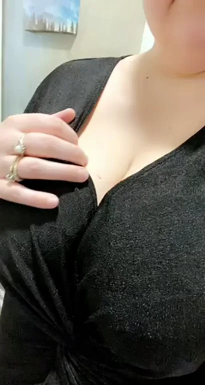 Does This Tight Dress Show Off My Massive Tits? 😍🍈🍈